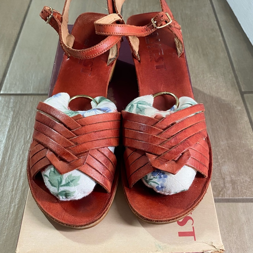 *VINTAGE* Reddish Brown Leather Sandals with Ankle Strap